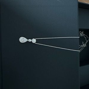 Necklace from the Bay